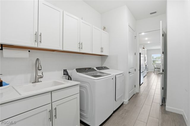 17040 Serengeti CIR, Alva, FL 33920