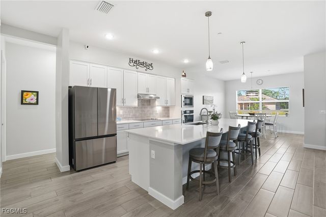 17040 Serengeti CIR, Alva, FL 33920