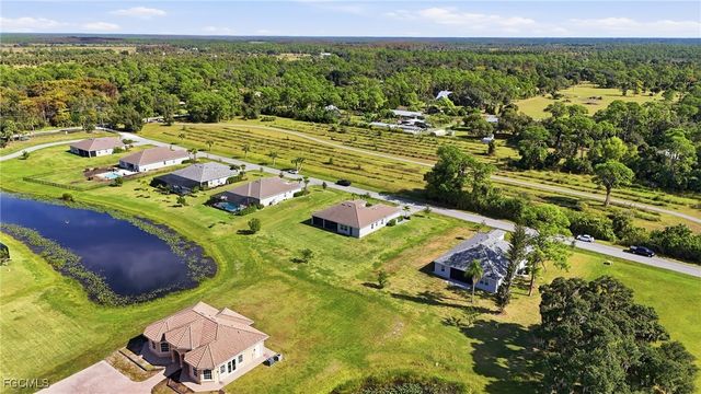 17040 Serengeti CIR, Alva, FL 33920