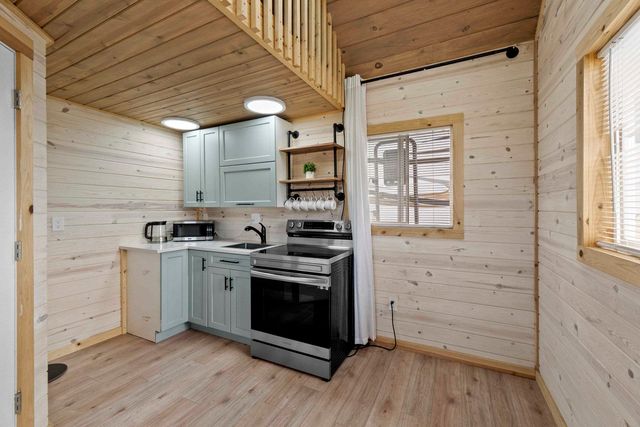 13952 N Dover Rd, Nine Mile Falls, WA 99026