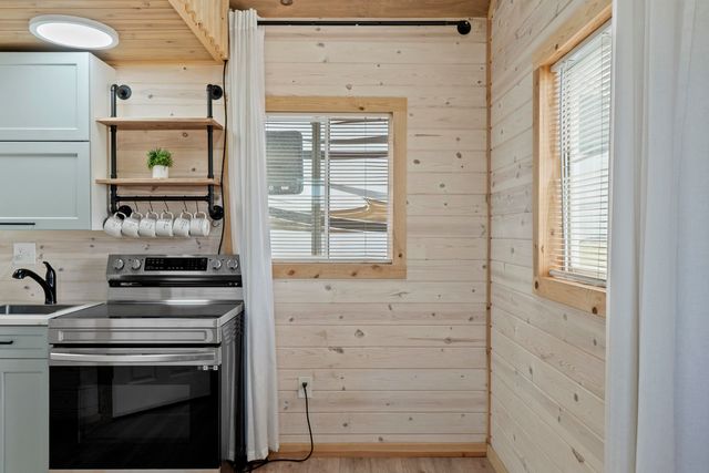 13952 N Dover Rd, Nine Mile Falls, WA 99026