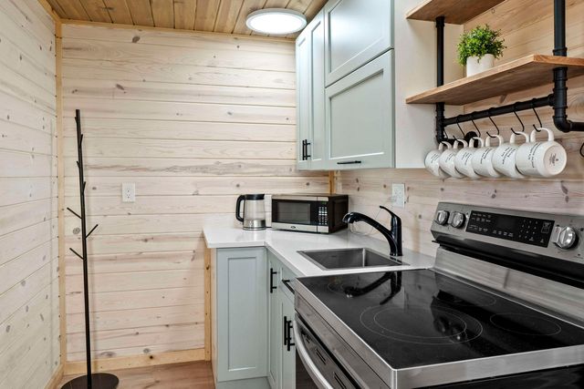 13952 N Dover Rd, Nine Mile Falls, WA 99026