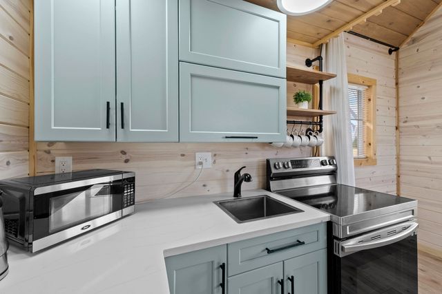 13952 N Dover Rd, Nine Mile Falls, WA 99026