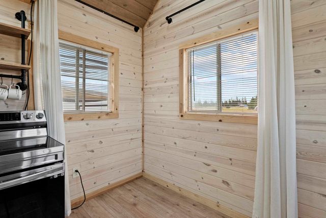 13952 N Dover Rd, Nine Mile Falls, WA 99026