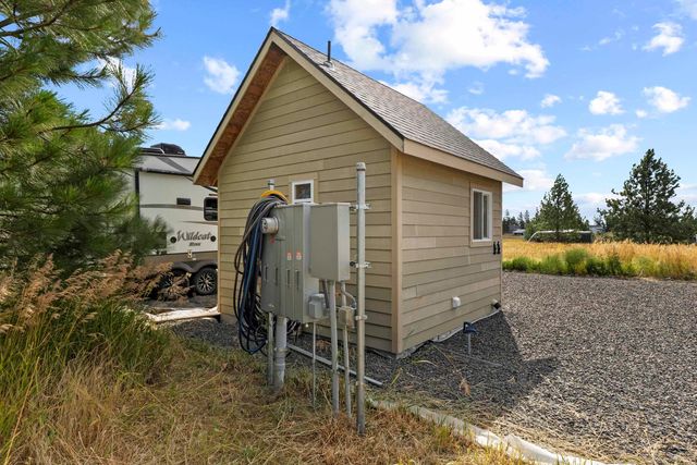 13952 N Dover Rd, Nine Mile Falls, WA 99026