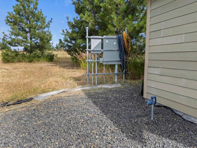 13952 N Dover Rd, Nine Mile Falls, WA 99026