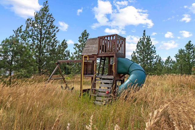 13952 N Dover Rd, Nine Mile Falls, WA 99026