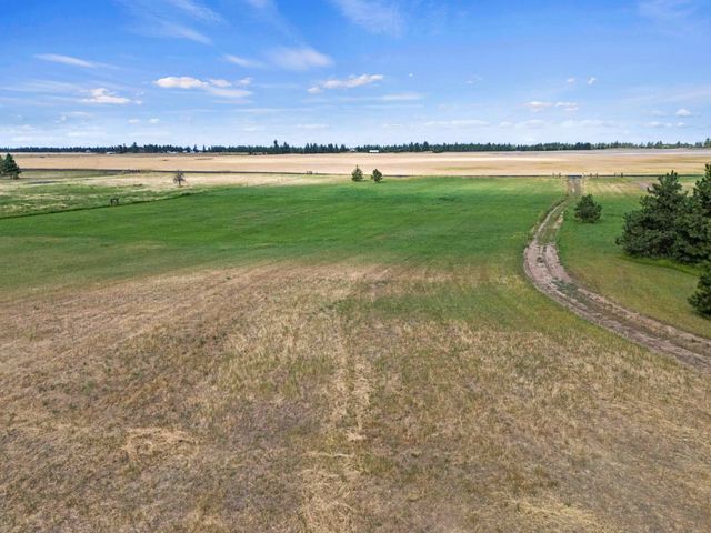 13952 N Dover Rd, Nine Mile Falls, WA 99026