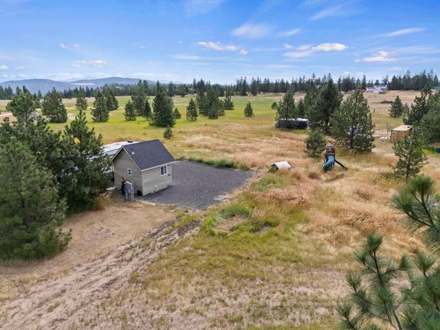 13952 N Dover Rd, Nine Mile Falls, WA 99026
