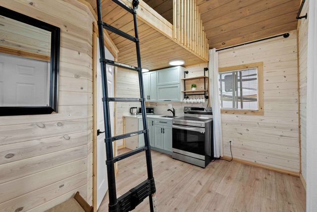 13952 N Dover Rd, Nine Mile Falls, WA 99026