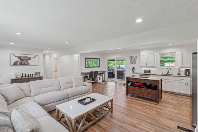 1006 Indian Trl, Castalian Springs, TN 37031