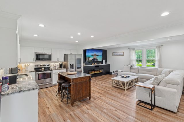 1006 Indian Trl, Castalian Springs, TN 37031
