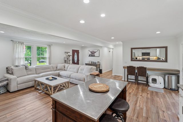 1006 Indian Trl, Castalian Springs, TN 37031
