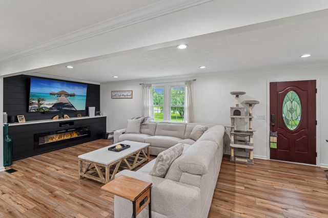 1006 Indian Trl, Castalian Springs, TN 37031