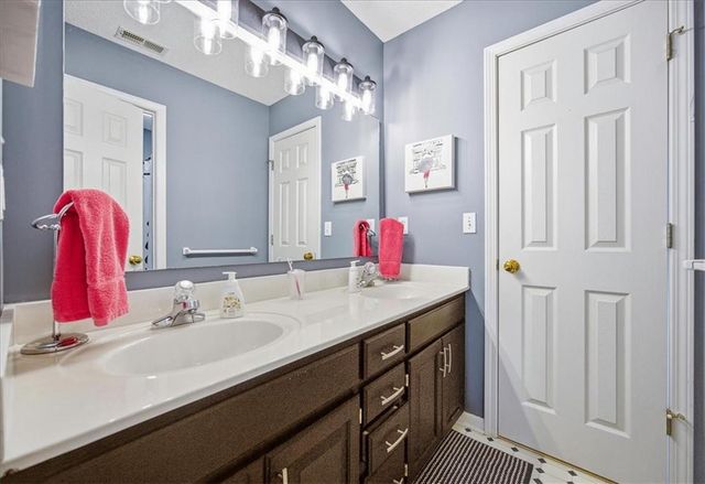 5404 W 153rd Street, Leawood, KS 66224