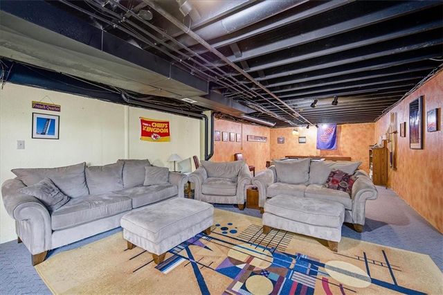 5404 W 153rd Street, Leawood, KS 66224