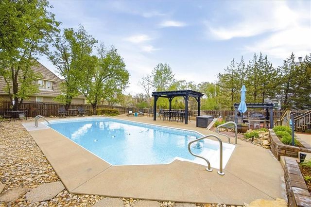 5404 W 153rd Street, Leawood, KS 66224