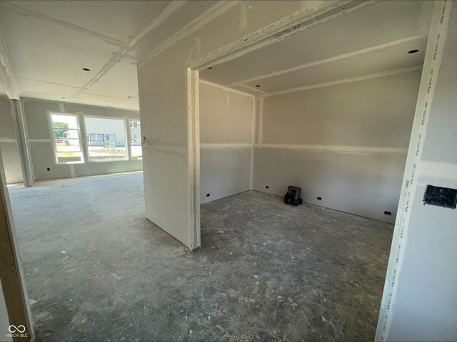 9557 Hemingway Drive, Indianapolis, IN 46239
