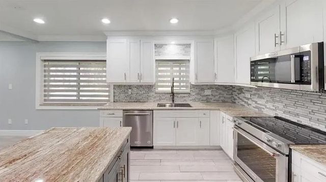 9016 HOGANS BEND, Tampa, FL 33647