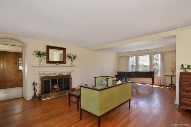 22 Burkewood Road, Mount Vernon, NY 10552