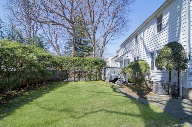 22 Burkewood Road, Mount Vernon, NY 10552