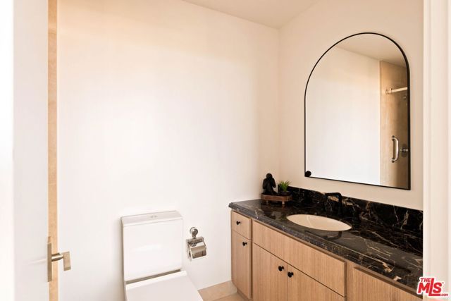 10560 Wilshire Boulevard 404, Los Angeles, CA 90024