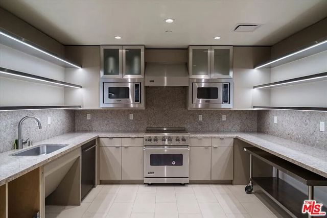 10560 Wilshire Boulevard 404, Los Angeles, CA 90024