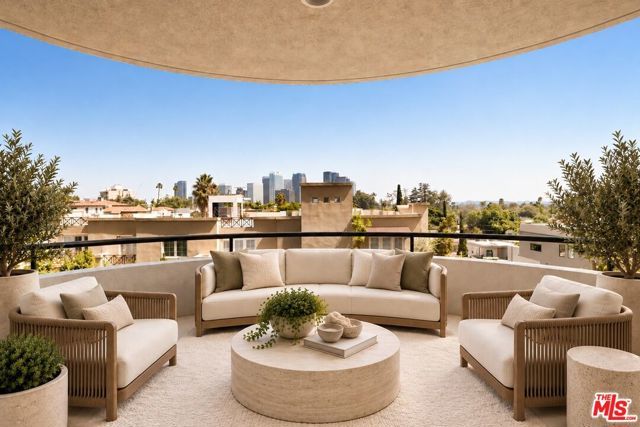 10560 Wilshire Boulevard 404, Los Angeles, CA 90024