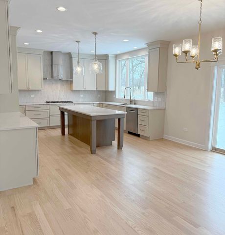 16446 W Cottonwood Drive, Lockport, IL 60441