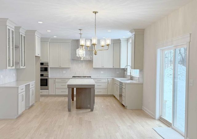 16446 W Cottonwood Drive, Lockport, IL 60441