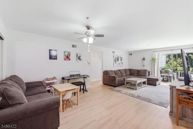 41 Crestview Ln 41, Mount Arlington Boro, NJ 07856