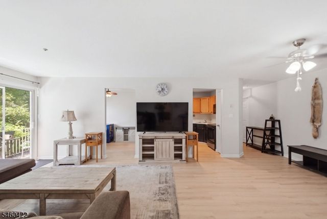 41 Crestview Ln 41, Mount Arlington Boro, NJ 07856