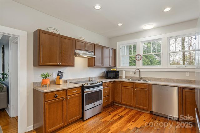 506 W Blue Ridge Road, East Flat Rock, NC 28726