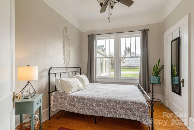 506 W Blue Ridge Road, East Flat Rock, NC 28726