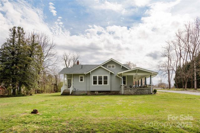 506 W Blue Ridge Road, East Flat Rock, NC 28726