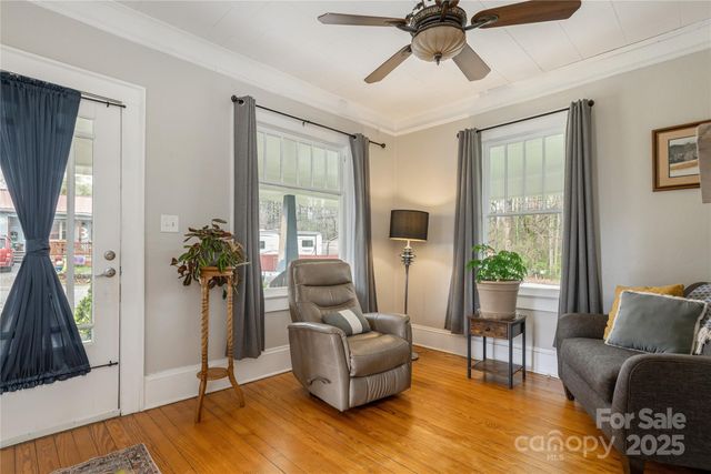 506 W Blue Ridge Road, East Flat Rock, NC 28726