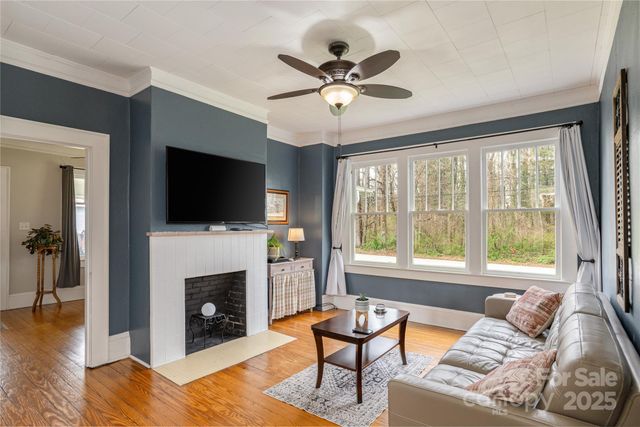 506 W Blue Ridge Road, East Flat Rock, NC 28726