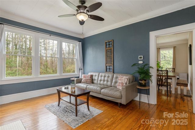 506 W Blue Ridge Road, East Flat Rock, NC 28726