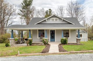 506 W Blue Ridge Road, East Flat Rock, NC 28726