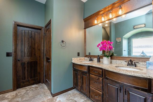 18121 Haslemere Lane, Edmond, OK 73012