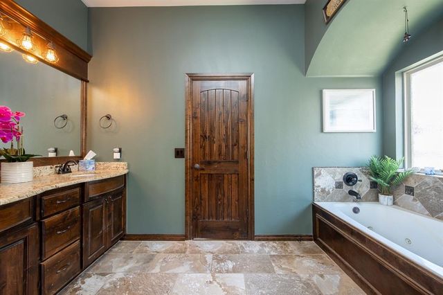 18121 Haslemere Lane, Edmond, OK 73012