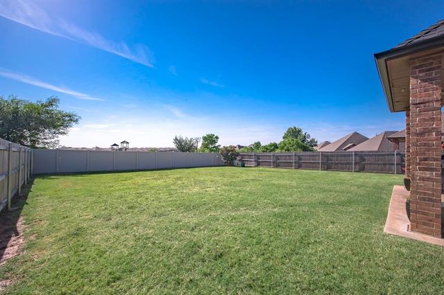 18121 Haslemere Lane, Edmond, OK 73012