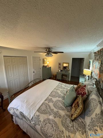 4280 Woods Cove Road, Scottsboro, AL 35768