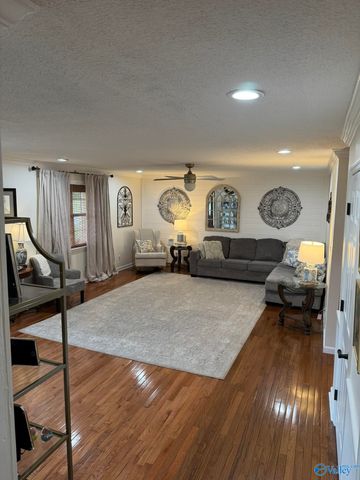 4280 Woods Cove Road, Scottsboro, AL 35768