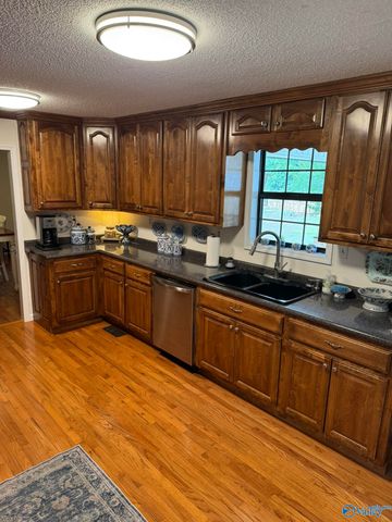 4280 Woods Cove Road, Scottsboro, AL 35768