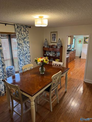 4280 Woods Cove Road, Scottsboro, AL 35768