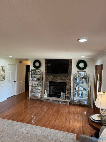 4280 Woods Cove Road, Scottsboro, AL 35768