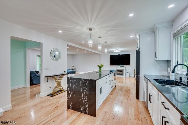 40 Longview Dr, Green Brook Twp., NJ 08812