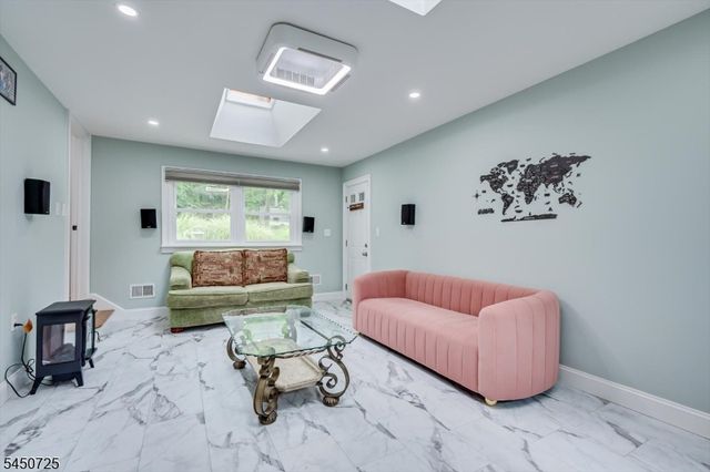40 Longview Dr, Green Brook Twp., NJ 08812