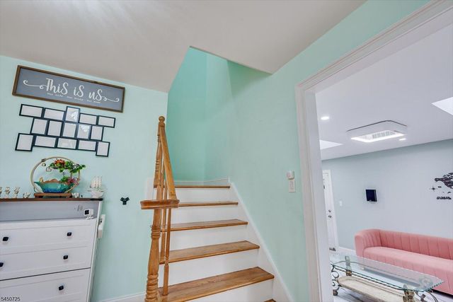 40 Longview Dr, Green Brook Twp., NJ 08812